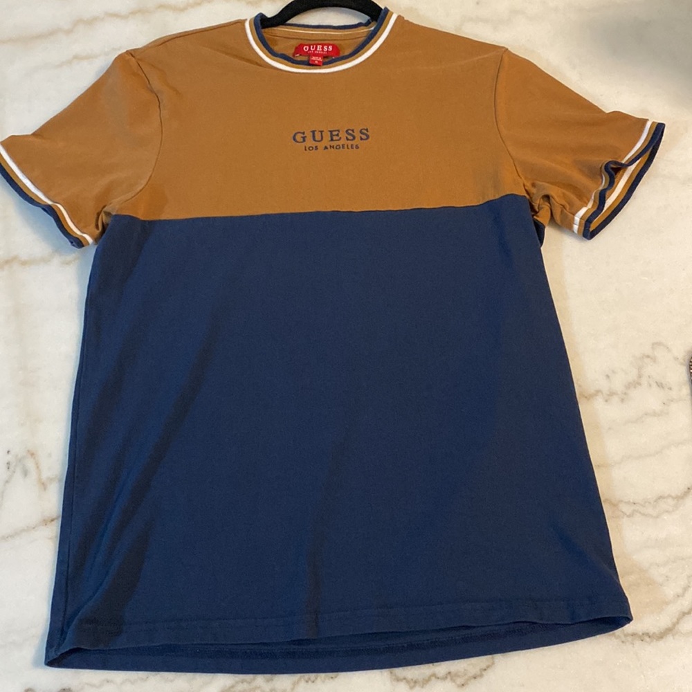 Men’s Guess Beige/Navy Blue Fitted T-Shirt Size Medium